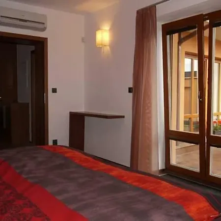 Domecek 4*